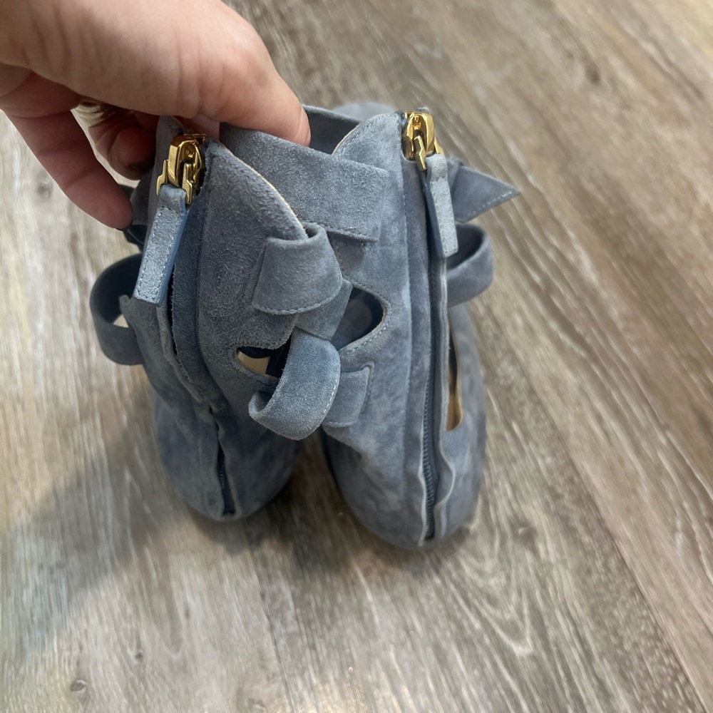 SUPER SALE 💥Valentino Garavani Women's Blue Suede Flats - Picture 2 of 7